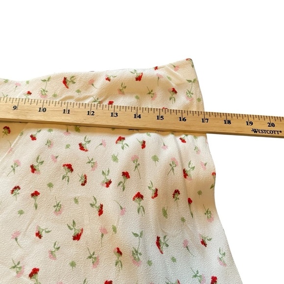 H&M Knee-length skirt -
Cream/Floral -Size Large-Elastic Waist-Skirt Only - Picture 6 of 10